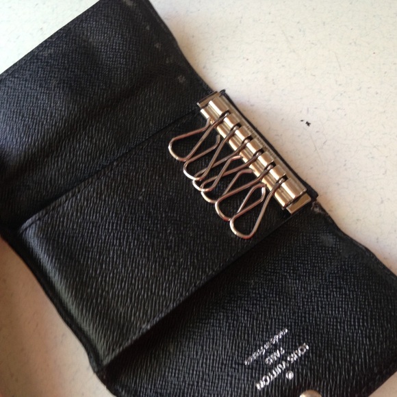 Louis Vuitton, Damier Graphite 6-Hooks Key Case - Picture 8 of 16